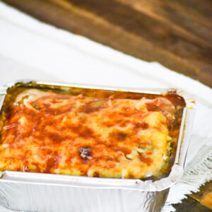 Lasaña de carne en salsa de tomate