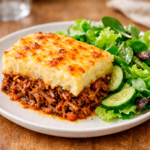 Pastel de papa con carne mechada + ensalada verde