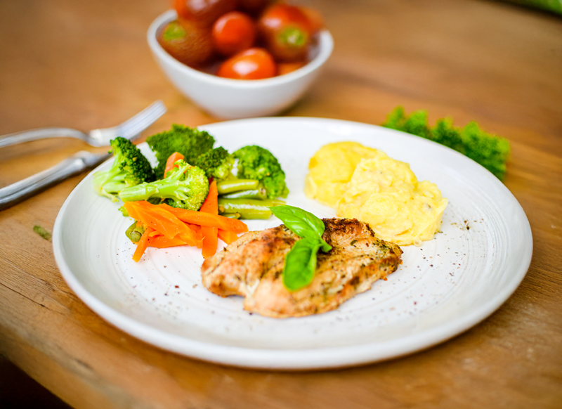 Plato MeliaCR con comida casera y saludable.