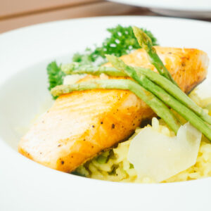 Tilapia a la mantequilla + papas + vegetales