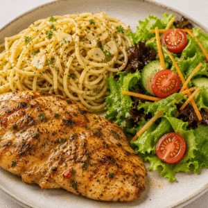 Pollo a la plancha achotado + pasta al ajillo + ensalada